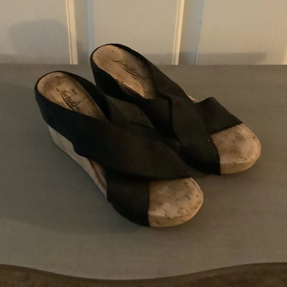 Lucky Brand Black Cork Wedge Sandal, 7 1/2 - Picture 2 of 8